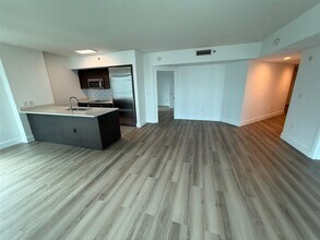 55 SE 6th St, Unit 1902 in Miami, FL - Building Photo - Building Photo