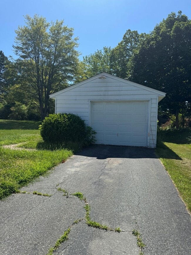 10 Batchelder Ave in Lebanon, NH - Foto de edificio - Building Photo