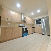 5840 SW 51st St in Miami, FL - Building Photo