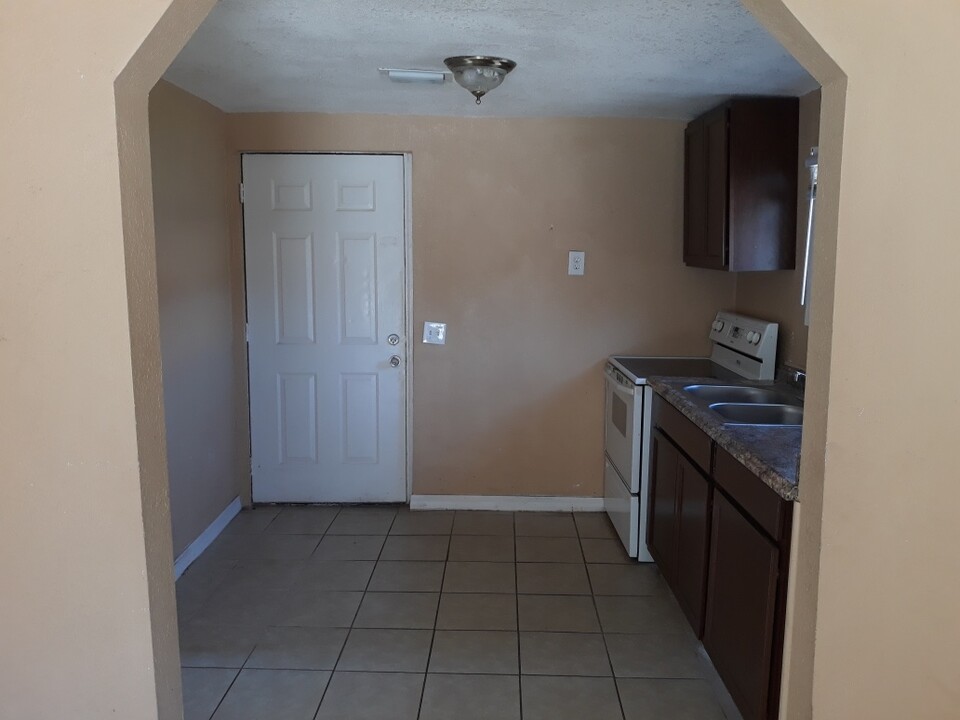 9 Lenox Ct-Unit -10-101 in DeLand, FL - Building Photo