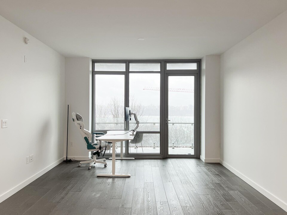 320 Adolphus Ave in Cliffside Park, NJ - Building Photo