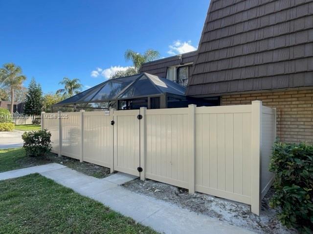 6902 69th Way in West Palm Beach, FL - Foto de edificio - Building Photo