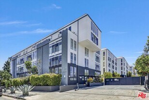 4215 Glencoe Ave in Marina Del Rey, CA - Building Photo