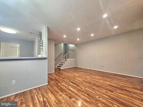 8077 Pantano Pl in Alexandria, VA - Foto de edificio - Building Photo