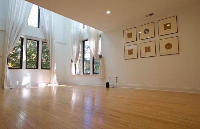 702 Mainsail Ln in Secaucus, NJ - Building Photo - Building Photo