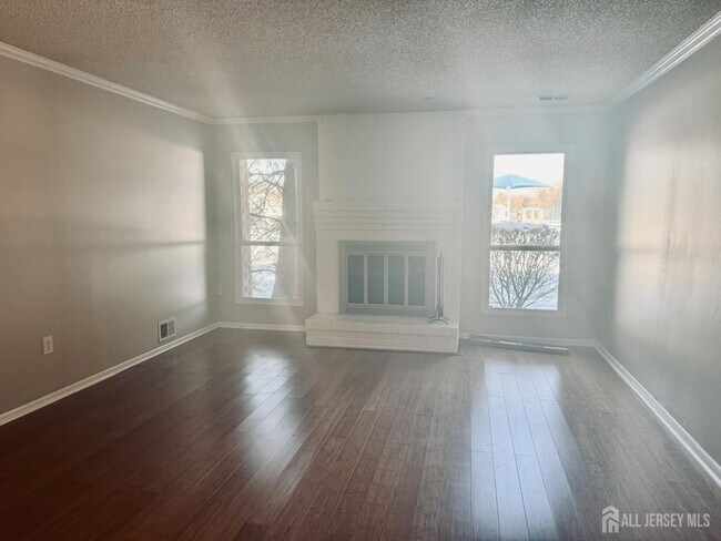 256 Willowbrook Dr in North Brunswick, NJ - Building Photo - Building Photo