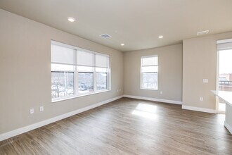 Yellowstone Apartments in Madison, WI - Building Photo - Interior Photo