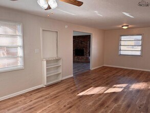 4200 University Ave in Wichita Falls, TX - Building Photo - Building Photo