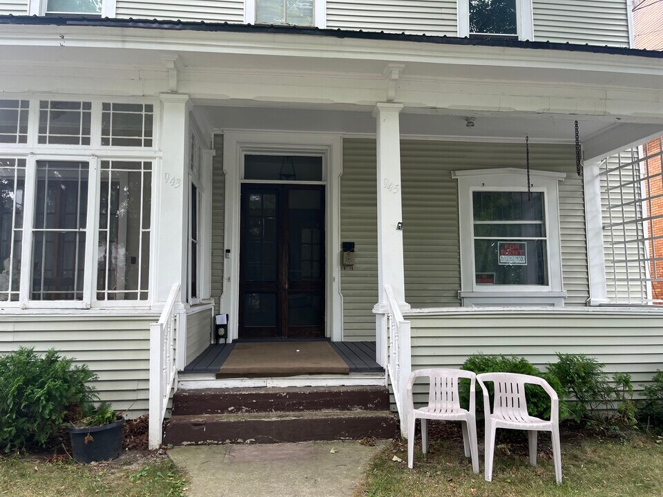 943 Grove St in Meadville, PA - Building Photo