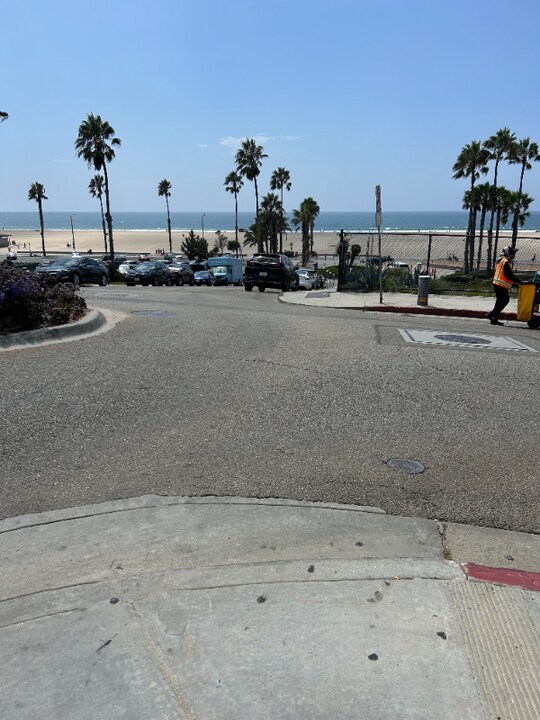 1930 Ocean Ave in Santa Monica, CA - Building Photo
