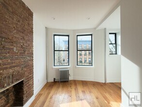 PROSPECT PLACE / Spacious Crown Heights Renovated 3-Bed 2-Bath / No Fee, Unit C2 in Brooklyn, NY - Foto de edificio - Building Photo
