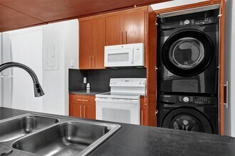 8842 SW 3rd St, Unit 204 in Pembroke Pines, FL - Foto de edificio - Building Photo