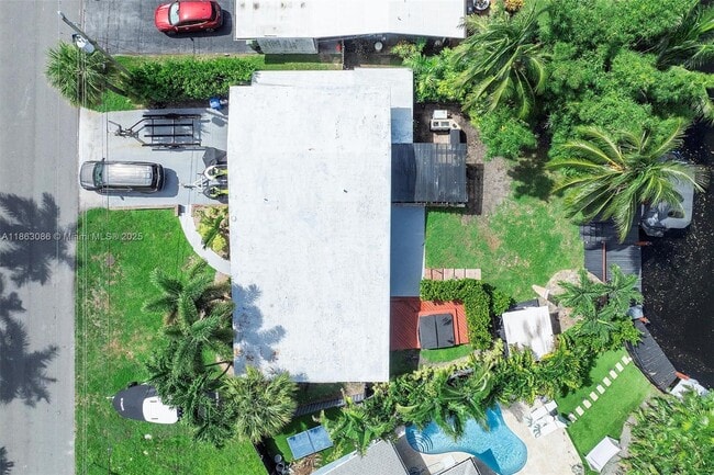 property at 2413 Nassau Ln
