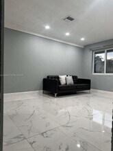 4960 SW 28th Terrace in Fort Lauderdale, FL - Building Photo - Building Photo