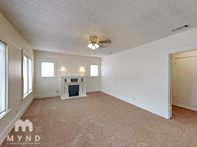 4890 7th Ave in Sacramento, CA - Foto de edificio - Building Photo