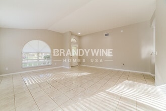 1427 Lake Shore Ranch Dr in Seffner, FL - Foto de edificio - Building Photo