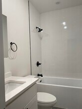 11 Falkland St, Unit 2 in Boston, MA - Foto de edificio - Building Photo