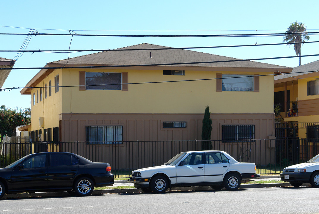 410 E Pleasant Valley Rd in Oxnard, CA - Building Photo