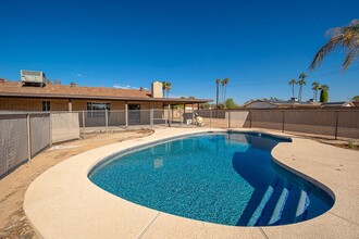 7329 W Libby St in Glendale, AZ - Foto de edificio - Building Photo