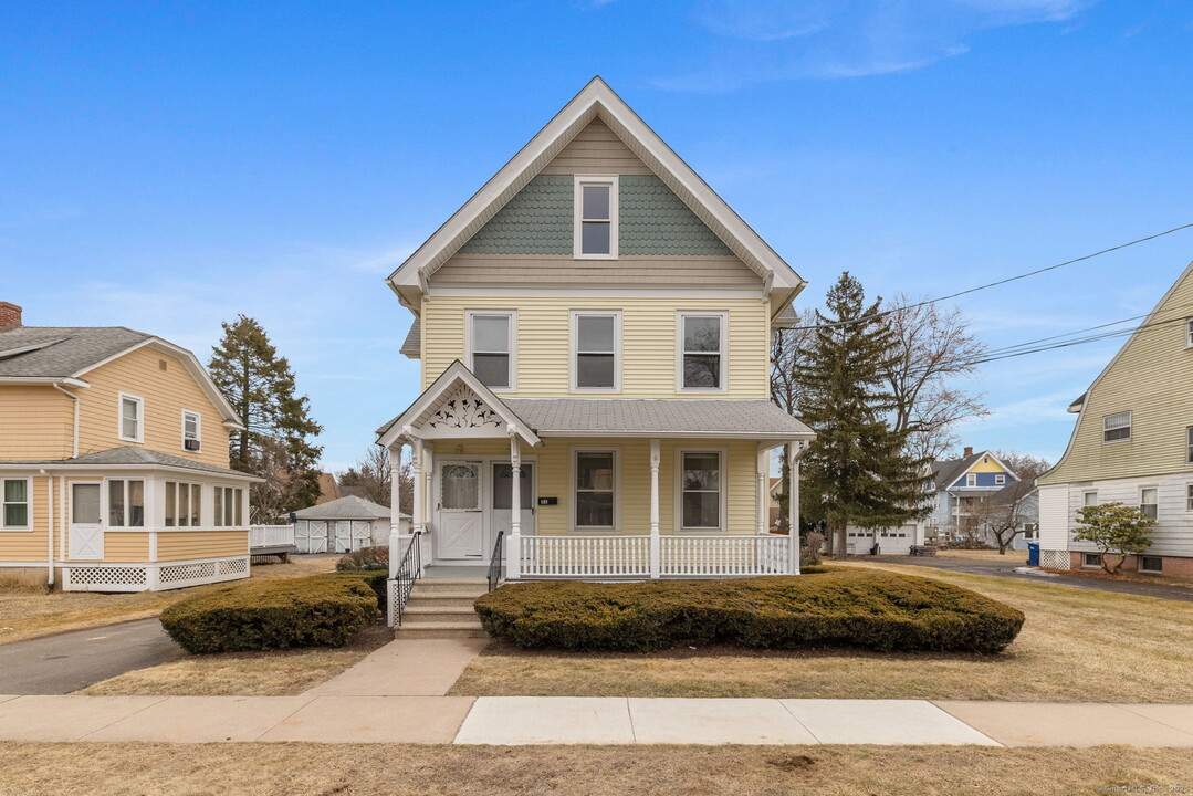 31 Loomis Ave in Windsor, CT - Foto de edificio