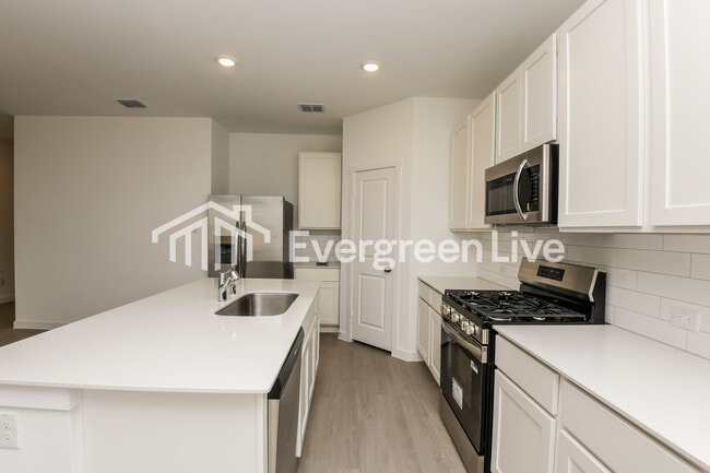 200 Pine St in Azle, TX - Building Photo - Building Photo