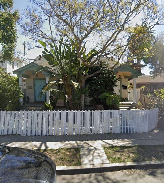 810 Crestmoore Pl, Unit 1 in Venice, CA - Building Photo - Building Photo