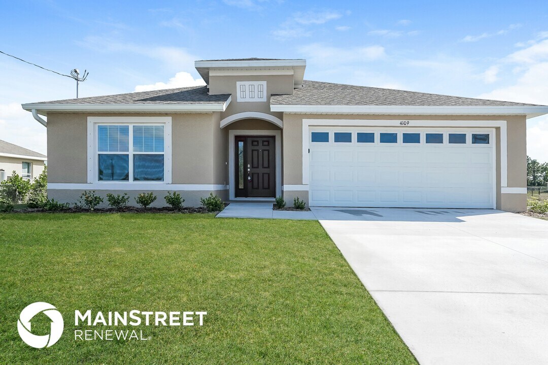 4109 NE 9th Pl in Cape Coral, FL - Building Photo