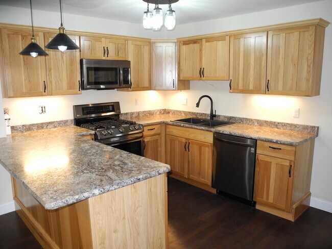 407 Military Tpke, Unit 407A in Plattsburgh, NY - Building Photo - Building Photo
