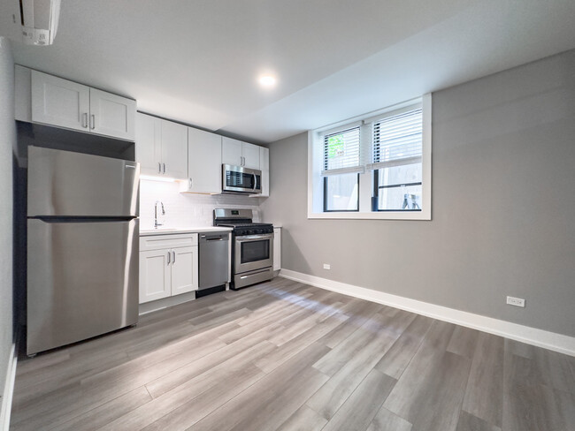 3940 N Janssen in Chicago, IL - Building Photo - Building Photo