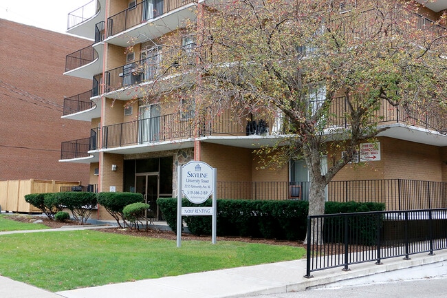 2255 University Ave W in Windsor, ON - Building Photo - Building Photo