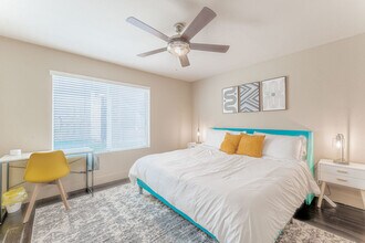 2409 Town Lake Cir in Austin, TX - Building Photo - Building Photo