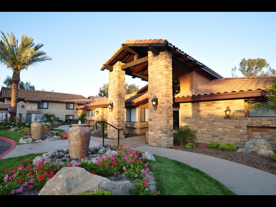 ShadowRidge Country Club Villas in Vista, CA - Building Photo