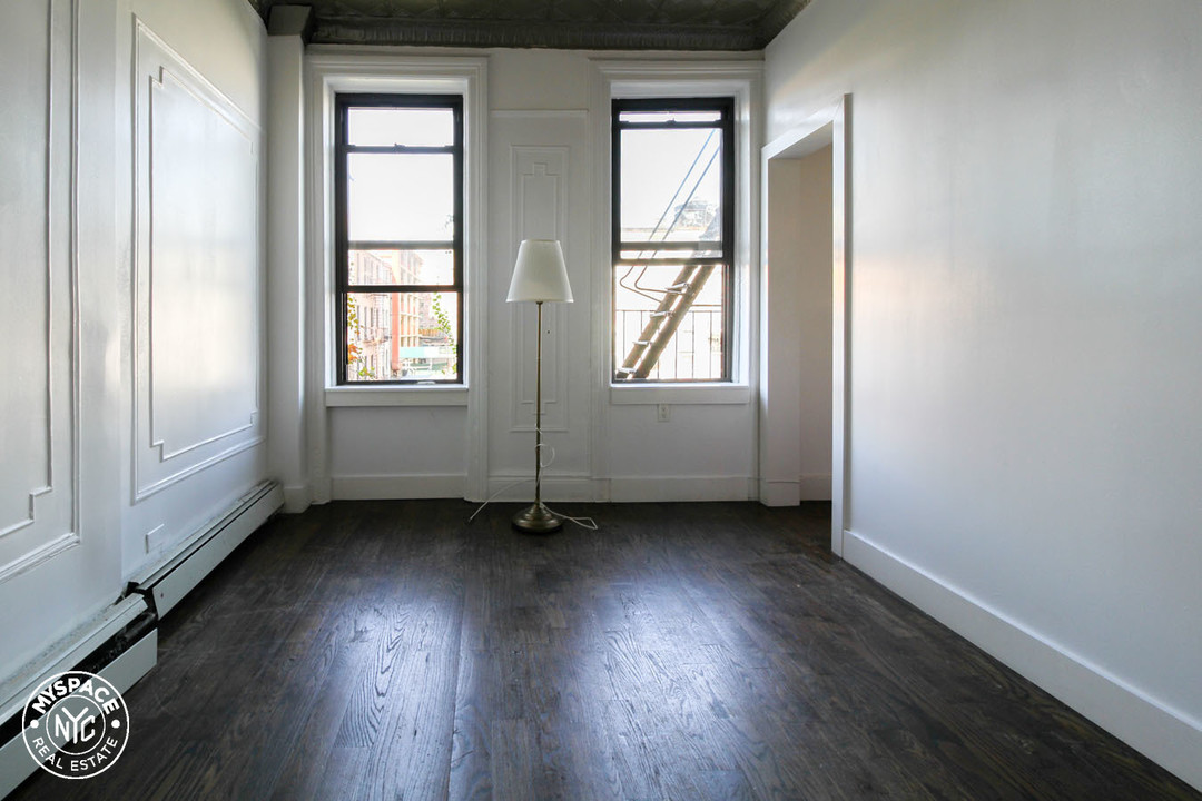 595 Kosciuszko St in Brooklyn, NY - Building Photo