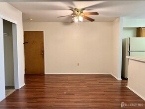 42A5 Woodedge Ave in Edison, NJ - Building Photo - Building Photo