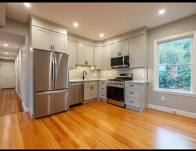 789 Columbia Rd, Unit 3 in Boston, MA - Building Photo - Building Photo