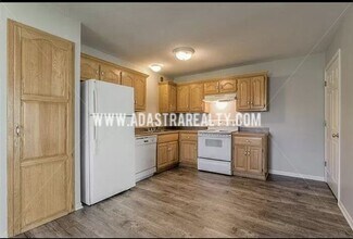 908 N Elm St in Louisburg, KS - Building Photo - Building Photo