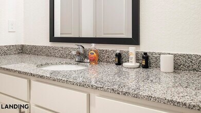 12020 Brush Hl Rd, Unit 1-110 in Wildwood, FL - Foto de edificio - Building Photo