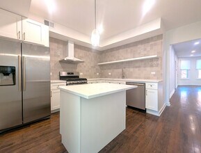 2437 W Leland Ave in Chicago, IL - Building Photo - Building Photo