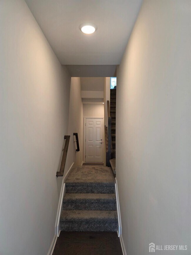 804 Sadie Cir in New Brunswick, NJ - Building Photo - Building Photo
