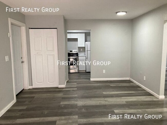 property at 305 N Broadway St
