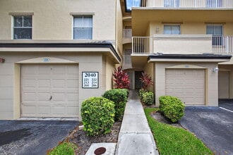 2040 Greenview Shores Blvd in Wellington, FL - Building Photo - Building Photo