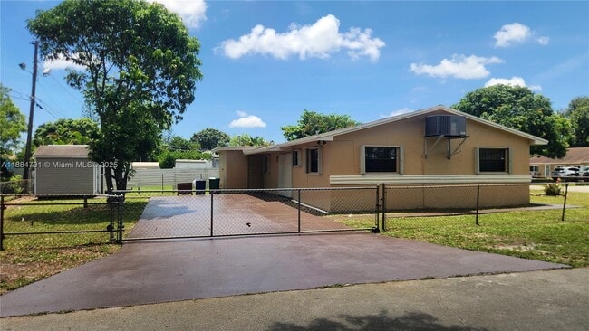 3295 NW 214th St in Miami Gardens, FL - Building Photo - Building Photo