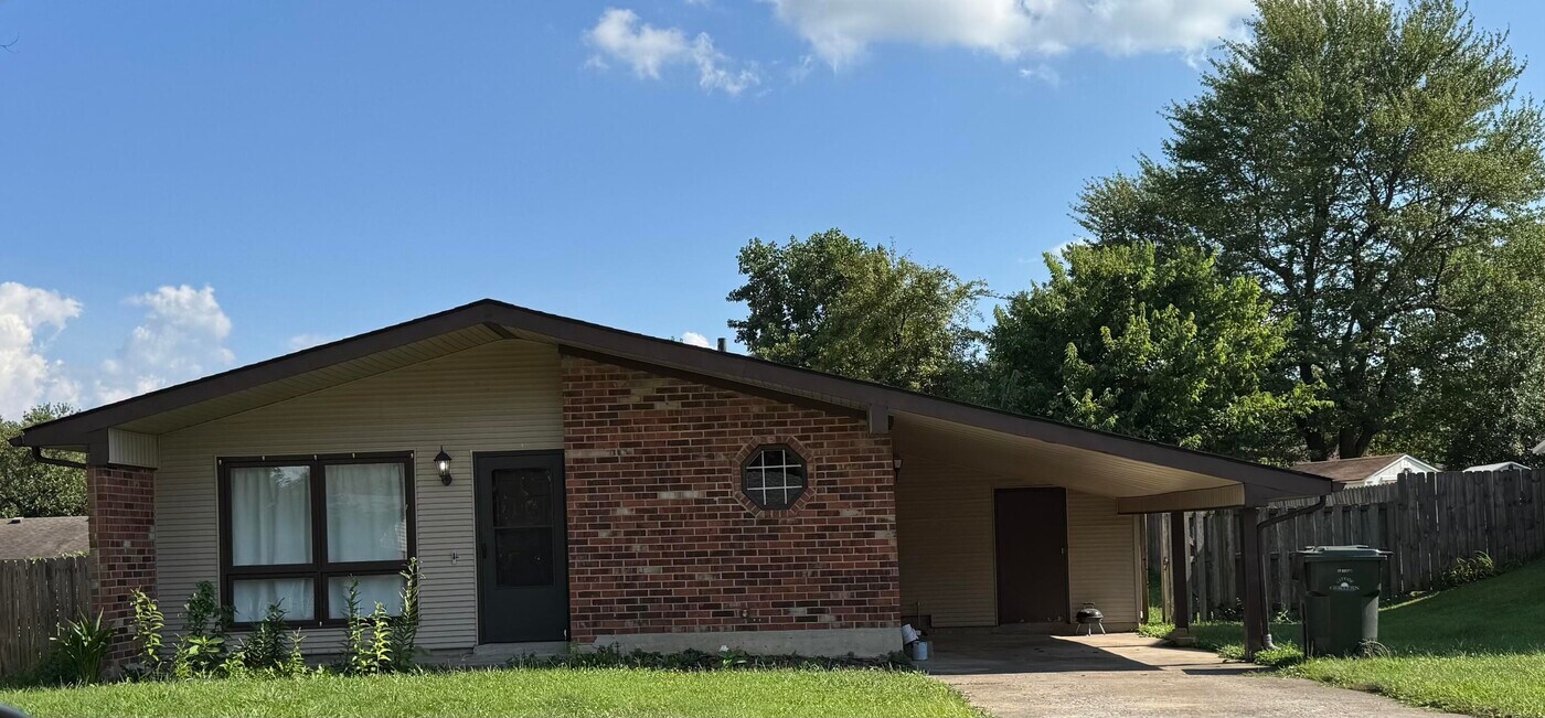 222 Valley Forge Ct in Georgetown, KY - Building Photo