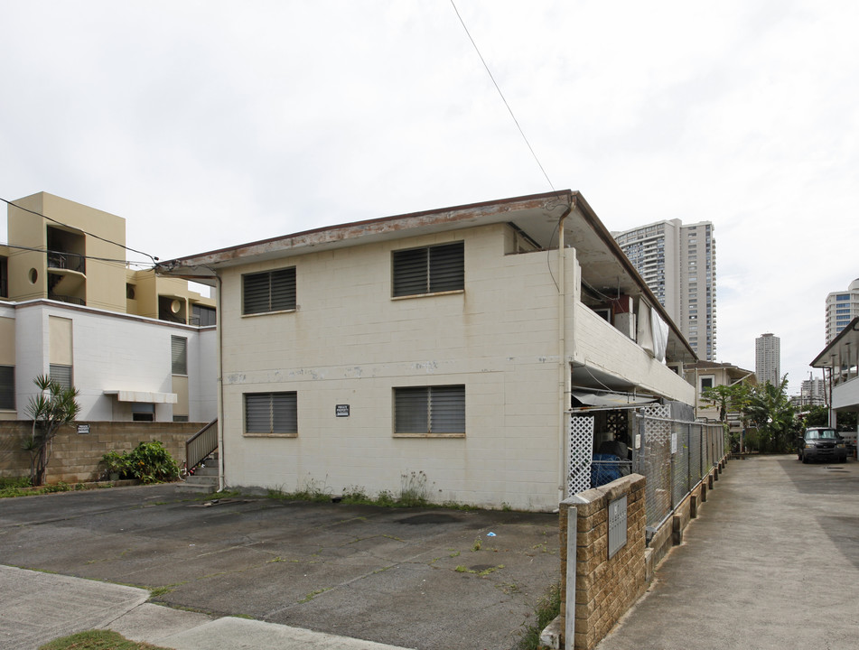 2245 Date St in Honolulu, HI - Foto de edificio