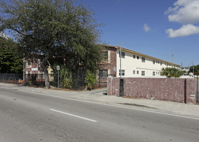 Salem House in North Miami, FL - Building Photo - Building Photo