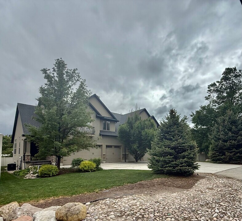 2028 E 4500 S in Holladay, UT - Building Photo