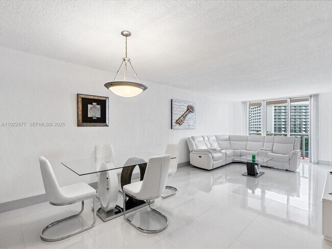 19370 Collins Ave in Sunny Isles Beach, FL - Building Photo - Building Photo