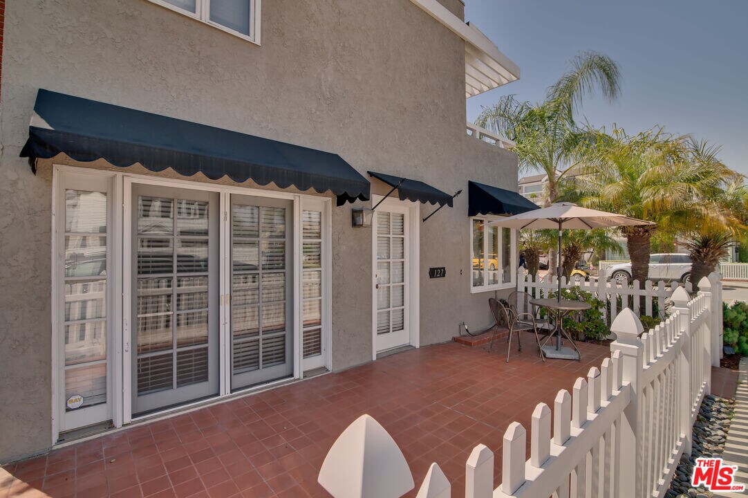 127 Abalone Ave in Newport Beach, CA - Building Photo