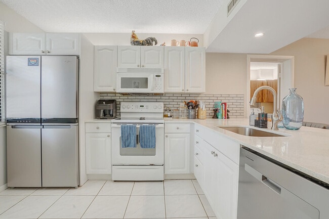 property at 6037 Balboa Cir
