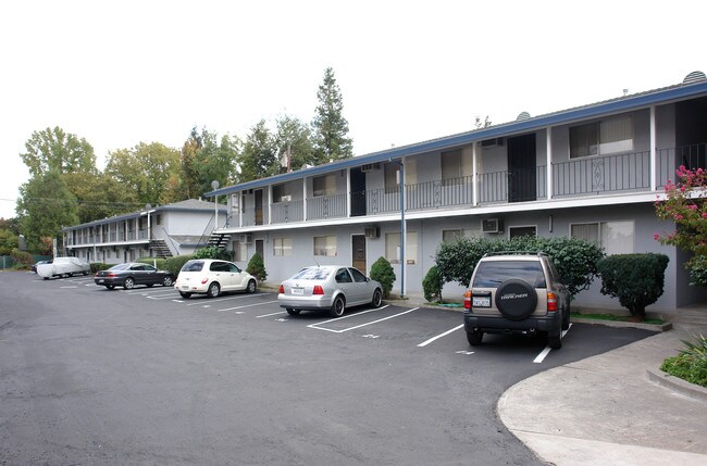 Riverside Manor in Sacramento, CA - Foto de edificio - Building Photo